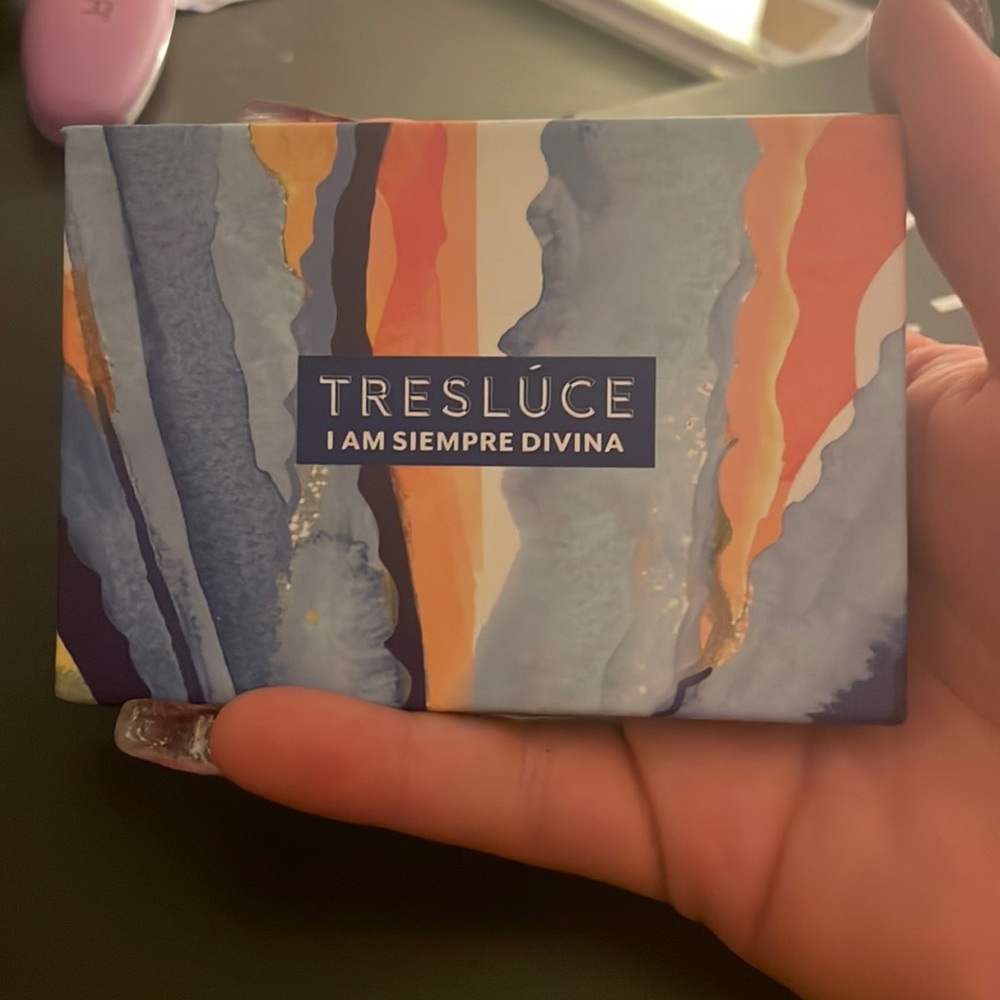 Tresluce eyeshadow palette